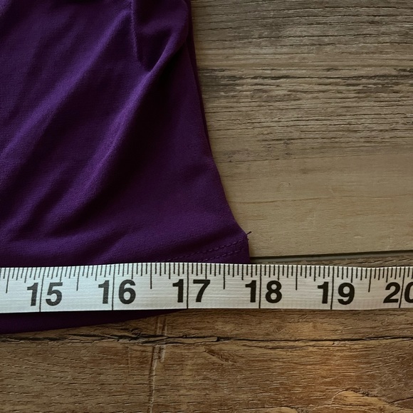 Women’s size small short sleeve blouse. - Picture 4 of 6